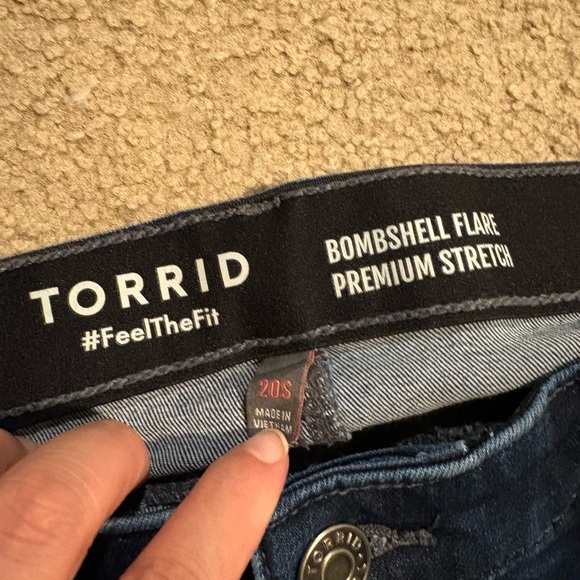 Torrid Bombshell Flare Premium Stretch Size 20S Dark Wash A6 - Picture 3 of 4